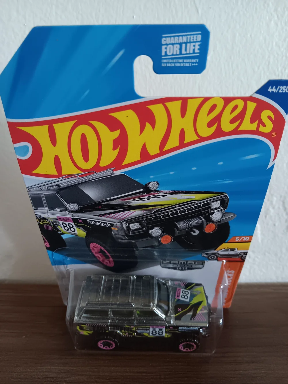 Hot Wheels 1988 Jeep Wagoneer & 2024 GMC Hummer EV Lot Of 2